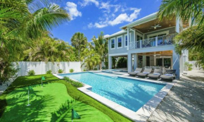 Anna Maria Beach House, 5 beds 6,5 baths, roof-top deck and pet-friendly!